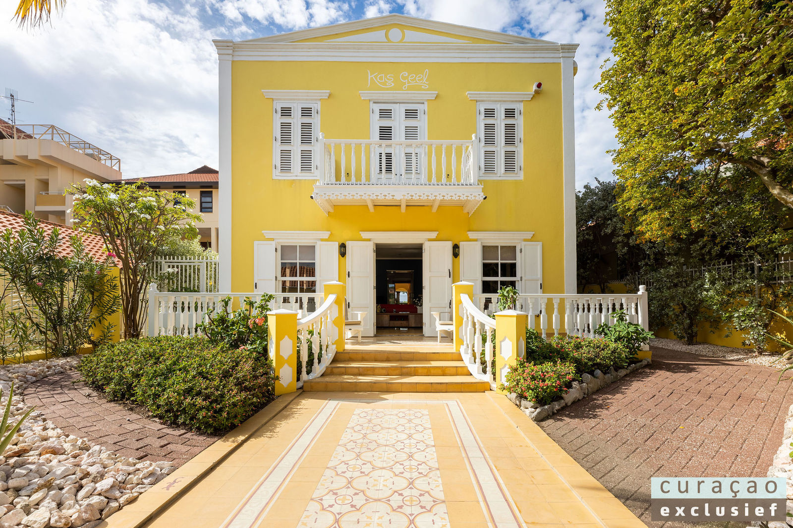 curacao exclusief jan thiel zwembad landhuis kas geel villa willemstad